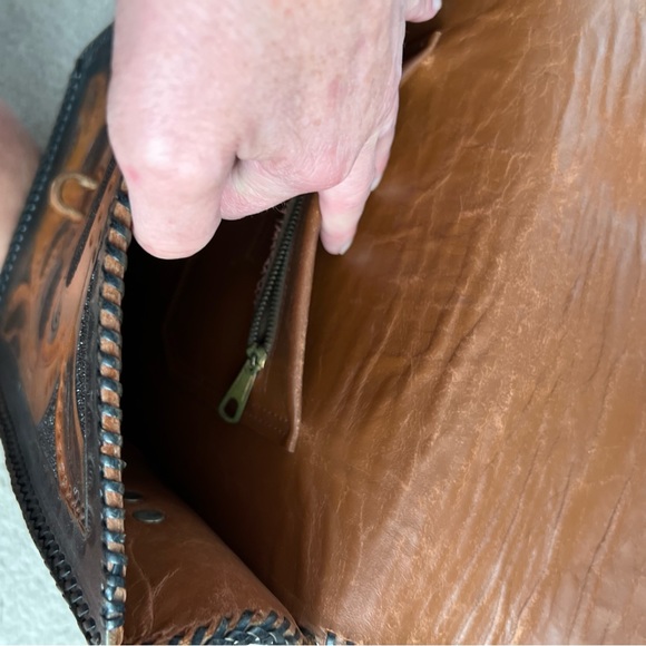 Vintage 60s Clifton’s Hand Tooled Leather Brown Caramel Adjustable Shoulder Bag - Picture 14 of 16